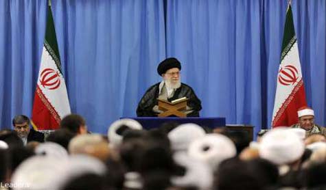 الامام الخامنئي يحذر من غفلة الامة عن خبث الاعداء
