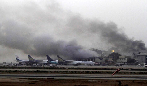 24 قتيلاً في هجوم على مطار بباكستان