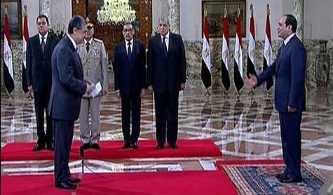 الحكومة المصرية تؤدي اليمين أمام السيسي