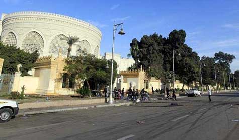 السيسي يتعهد بـ&rsquo;القصاص&rsquo; بعد تفجيرات &rsquo;الإتحادية&rsquo;