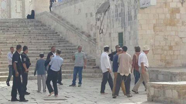فلسطينيون يدعون للتضامن مع الأقصى الجمعة المقبل