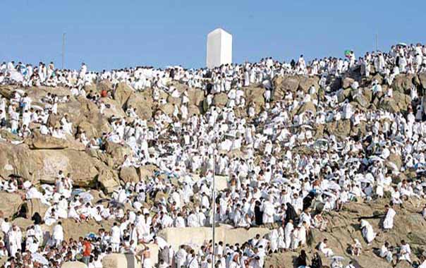 مليونا حاج يقفون على صعيد عرفات اليوم