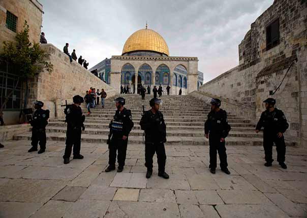 مواجهات بين فلسطينيين وشرطة الإحتلال في القدس المحتلة 
