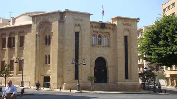 البرلمان اللبناني يمدّد لنفسه الأربعاء