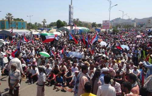 &rsquo;أنصارالله&rsquo; يمهلون هادي 10 أيام لتشكيل حكومة.. و تظاهرة لـ&rsquo;الحراك&rsquo; تطالب بفك الارتباط 