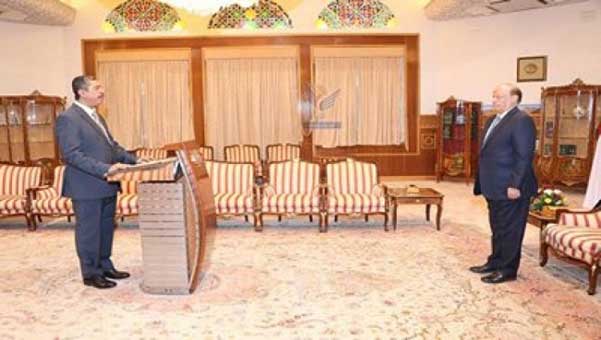 حكومة بحاح تؤدي اليمين وسط اعتراض شعبي وسياسي على تركيبتها