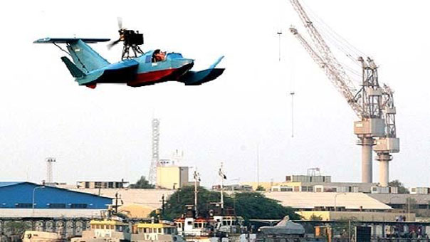 بالصور: زورق حربي ايراني جديد يحلق بسرعة فائقة فوق سطح الماء !
