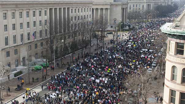 أميركا تشهد أكبر تظاهرات ضد ممارسات الشرطة العنصرية 