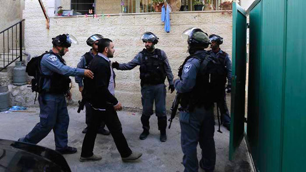 شهيد مقدسي برصاصة في الرأس خلال مواجهات في مخيم قلنديا
