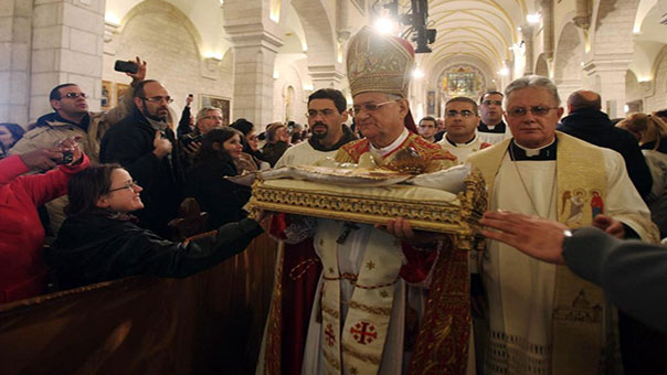 الفلسطينيون يتحدون الغطرسة الصهيونية ويحيون ميلاد النبي &rsquo;عيسى&rsquo; &rsquo;ع&rsquo;