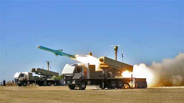 اليوم الخامس للمناورات الايرانية: إطلاق صاروخي &rsquo;نور&rsquo; و&rsquo;نصر&rsquo; بنجاح