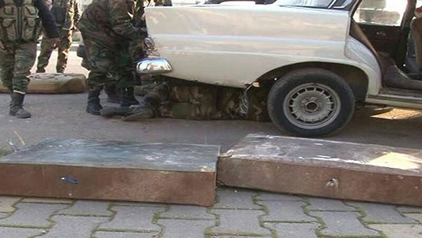 الجيش السوري يفكك سيارة مفخخة محملة بـ 120 كلغ من مادة &rsquo;السي فور&rsquo; في حمص