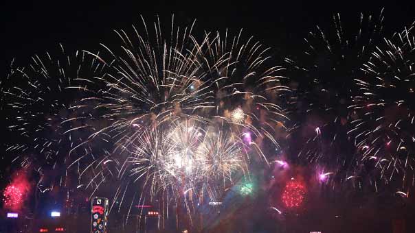 احتفالات العام الجديد في العالم ينغصها تداعيات كوارث وحروب العام 2014 