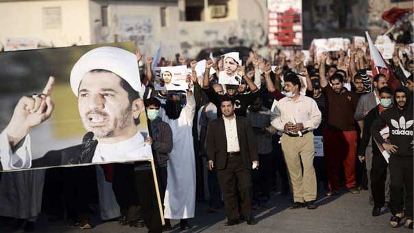 تصاعد المظاهرات في البحرين تضامناً مع الشيخ سلمان.. وقوات النظام تقمعها &rsquo;بلا هوادة&rsquo;