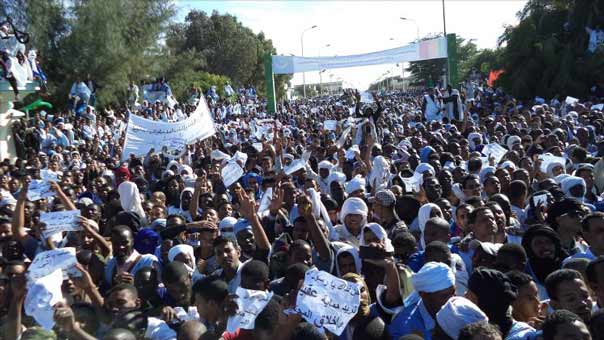 تواصل التظاهرات المنددة بالاساءة للنبي محمد (ص) .. وهولاند يدافع عن &rsquo;حرية التعبير&rsquo;!
