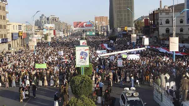 مسيرة جماهيرية حاشدة وضخمة في صنعاء تأكيداً لإستمرارية الثورة ورفضاً للتدخل الخارجي
