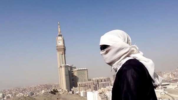 سعودي يبايع &rsquo;داعش&rsquo; من أمام الحرم المكي