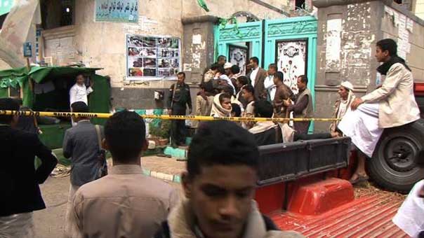 عشرات الشهداء بتفجيرات انتحارية إستهدفت مسجدين في صنعاء.. و&rsquo;داعش&rsquo; تتبنى