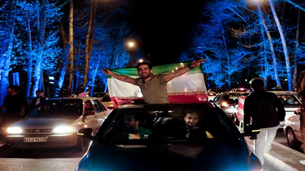 بالصور.. الإيرانيون يحتفلون بانتصارهم &rsquo;النووي&rsquo; في لوزان