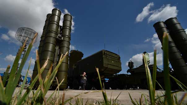 بوتين يرفع حظر تسليم صواريخ &rsquo;أس 300&rsquo; المتطورة لإيران