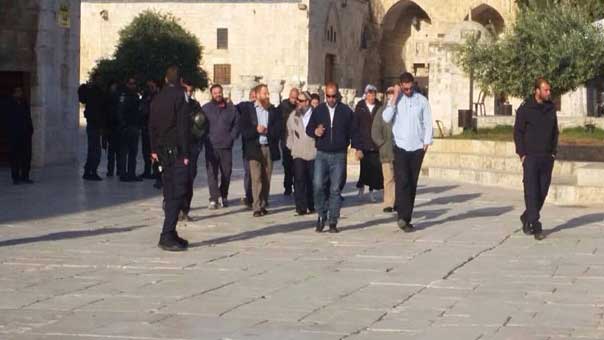 الاحتلال يعتقل 30 فلسطينياً خلال حملة دهم واسعة في نابلس