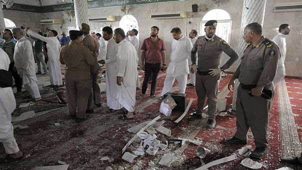 السعودية: عشرات الشهداء والجرحى بتفجير إرهابي استهدف مسجدا في القطيف.. و&rsquo;داعش&rsquo; تتبنى