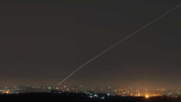 سقوط صاروخين في النقب الغربي وعسقلان جنوب فلسطين المحتلة.. و&rsquo;الإحتلال&rsquo; يتوعد القطاع