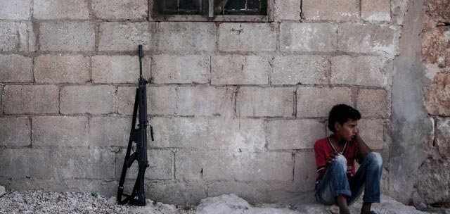 عمالة الاطفال السوريين وتجنيدهم تصل الى مستويات خطيرة