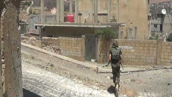 الزبداني محاصرة بالكامل ووحدات الجيش السوري والمقاومة تمشط المزارع غرب بقين ومضايا