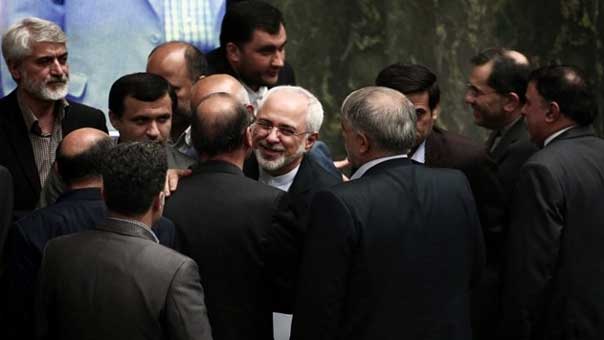 الشورى الإيراني يشكل لجنة لدراسة الاتفاق النووي وظريف يؤكد أمامه: لن نوقف التخصيب 