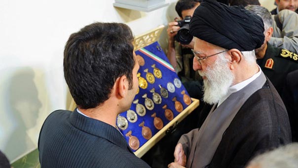 الامام الخامنئي: احراز المراكز العلمية المتقدمة مؤشر على المواهب والتقدم العلمي لابناء الثورة