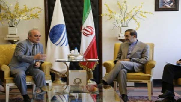 ولايتي بعد لقاء السفير الروسي في طهران: من المثير للسخرية تصنيف الارهابيين الى متطرف ومعتدل