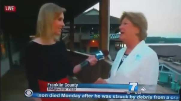 بالفيديو.. فوضى انتشار السلاح تودي بصحافيَّين أمريكيَّين مباشرة على الهواء