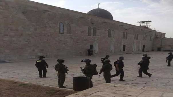 قوات الاحتلال الصهيوني تقتحم باحات الاقصى لليوم الثاني على التوالي