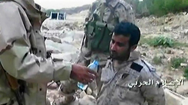 بالفيديو.. الجيش اليمني واللجان الشعبية أسروا جنديين سعوديين في عسير