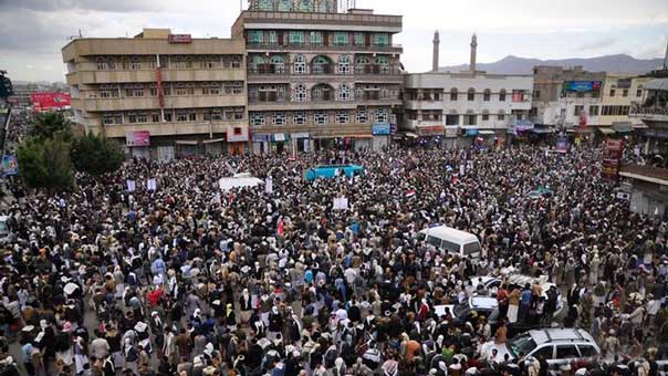 تظاهرة مليونية في باب اليمن بصنعاء تضامناً مع الأقصى وإحياءً لثورة 21 سبتمبر