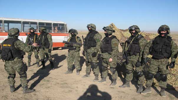 &rsquo;إسرائيل اليوم&rsquo;:  كل من يريد المس بالأسد سيصطدم بسور حديدي عسكري روسي