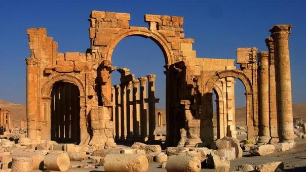 &rsquo;داعش&rsquo; يدمر قوس النصر الأثري في مدينة تدمر