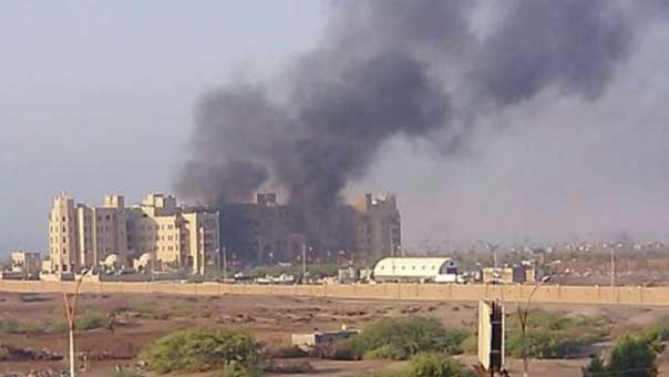 قتلى العدوان السعودي وميليشياته بالعشرات في تفجيرات بعدن.. و&rsquo;داعش&rsquo; تتبنى