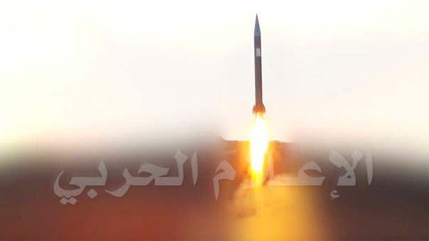 بالفيديو ..الجيش اليمني يطلق صاروخ &rsquo;سكود&rsquo; على قاعدة جوية سعودية بعسير