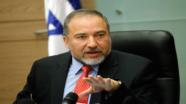 ليبرمان يدعو حكومة نتنياهو الى أخذ &rsquo;تهديدات نصر الله&rsquo; على محمل الجد