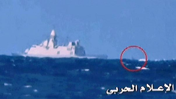 بالفيديو: إستهداف سفينة حربية سعودية قبالة تعز اليمنية بصاروخ موجّه