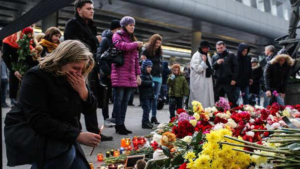 مأساة الطائرة الروسية: حزن في سان بطرسبرغ وانتظار للتحقيق لمعرفة أسباب السقوط