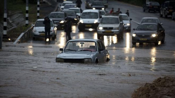 أحوال جوية عاصفة تخيّم على دول الشرق الأوسط والضحايا بالعشرات