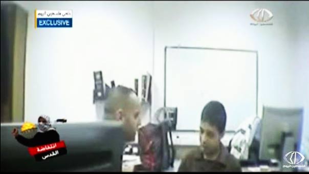 بالفيديو.. طريقة وحشية من مخابرات العدو في التحقيق مع الطفل الفلسطيني المناصرة