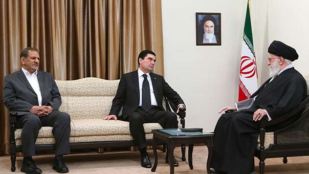 الامام الخامنئي يستقبل الرئيس التركمانستاني : التصدي للتيارات الارهابية يكون بنشر التعاليم الاسلامية الصحيحة