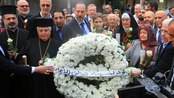 وفد دولي يزور برج البراجنة للتضامن مع لبنان بوجه الارهاب .. والشيخ قاسم: &rsquo;إسرائيل&rsquo; محور الأزمات