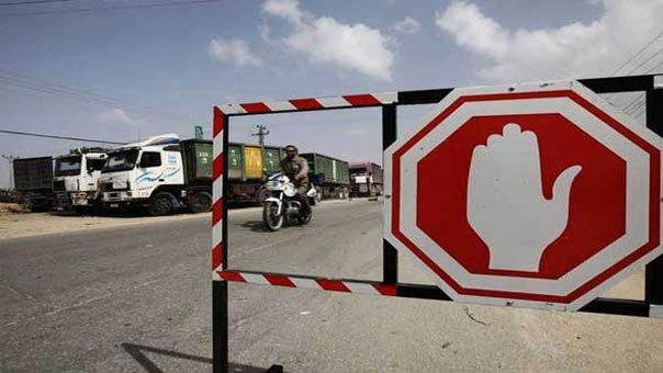 بعد احتجاز أجساد الشهداء.. سلطات الاحتلال تعاقب بلدات عوائل الشهداء