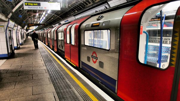 إصابة 3 أشخاص في حادث طعن بمحطة لقطارات الأنفاق في لندن