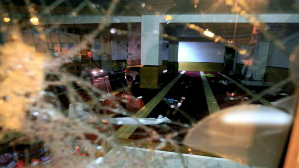 فرنسا: 300 شخص هاجموا مسجدا واحرقوا المصاحف في أجاكسيو